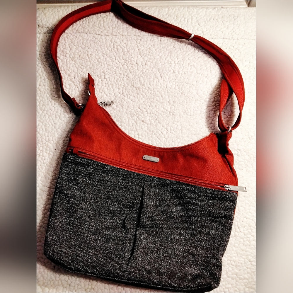 Baggallini half-moon rfid crossbody